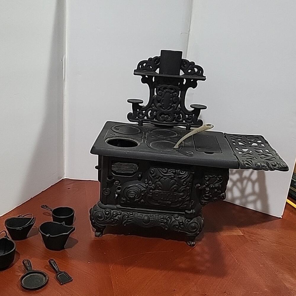 Vintage Royal Kenton Salesman Sample Child Cast Iron Stove